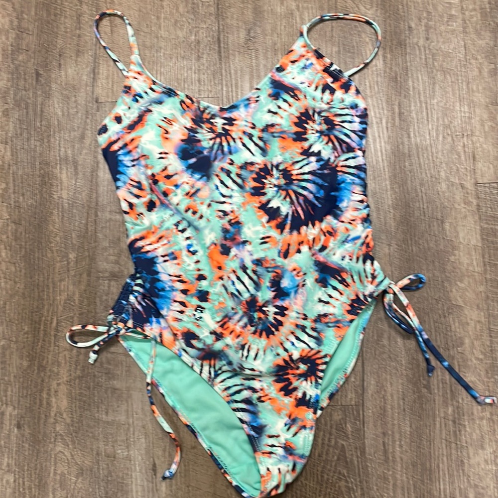 Women’s full piece bathing suit